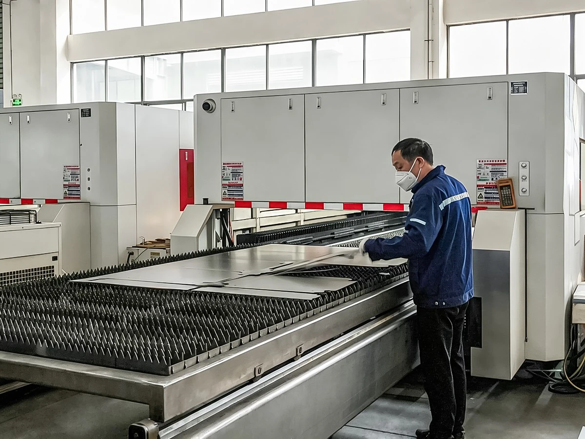 HAODA employee operating laser cutting equipment in the company's smart manufacturing facility HAODA employee operating laser cutting equipment in the company's smart manufacturing facility